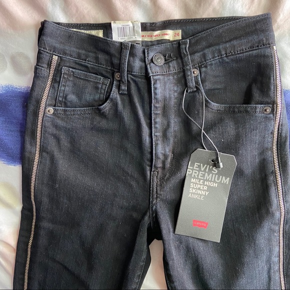 Levi’s Super Skinny Ankle Denim - Picture 5 of 10